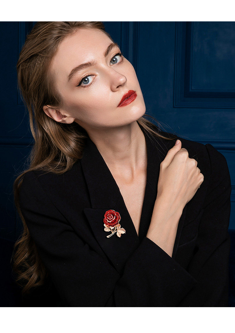 LD627 Red Rose Brooch Details_12.jpg