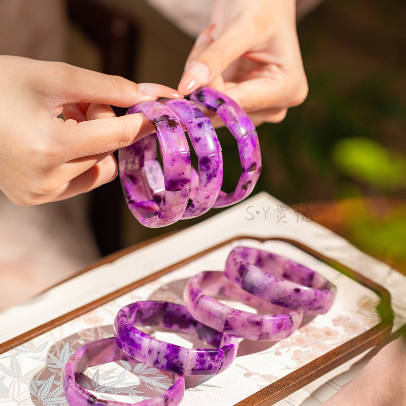 Appreciate the Beauty of South African Old Stone Sugilite Hand-Carved Women's Natural Sugilite Jade-Like Cherry Blossom Material Hand Jewelry, Collectible Grade Appreciate the Beauty of South African Old Stone Sugilite Hand-Carved Women's Natural Sugilite Jade-Like Cherry Blossom Material Hand Jewelry, Collectible Grade