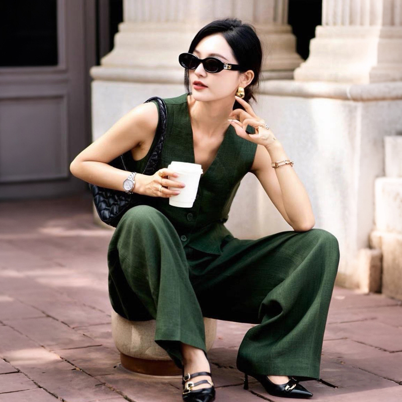Green Linen Suit for Women, Summer 2026 New High-End Elegant Vacation Style, Old Money Style Vest and Wide-Leg Pants Two-Piece Set