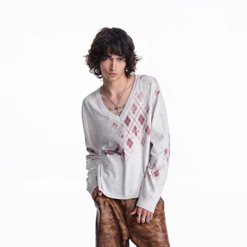 Emobrother* White Ink Direct-Print Diamond Pattern V-Neck Knit Top, Faux Rabbit Fur Loose-Fitting Long-Sleeve T-Shirt Emobrother* White Ink Direct-Print Diamond Pattern V-Neck Knit Top, Faux Rabbit Fur Loose-Fitting Long-Sleeve T-Shirt