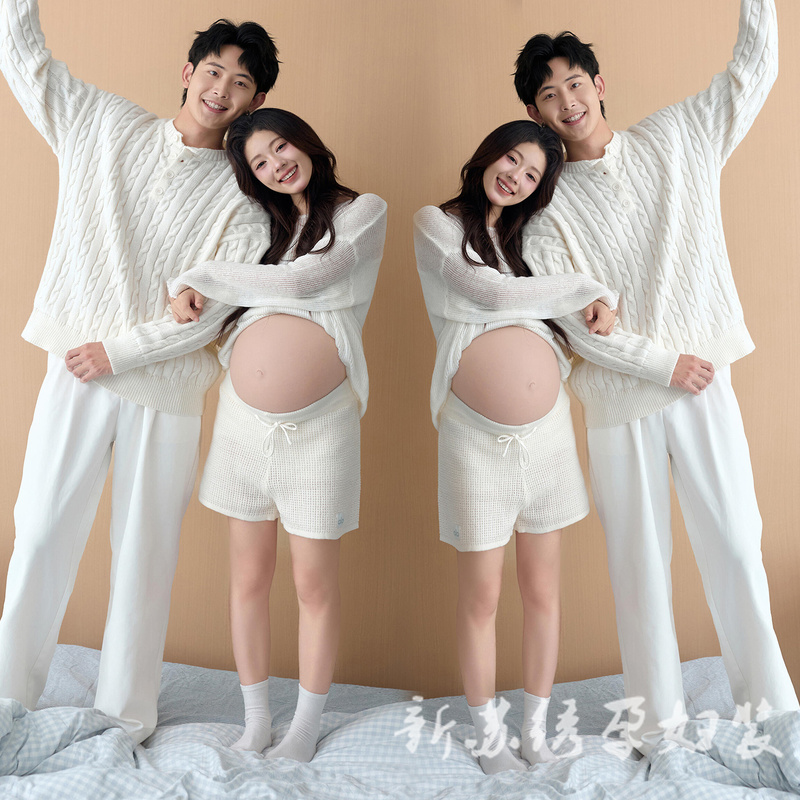 Pregnant Women Photo Studio Couple Theme New Korean Style Sweet and Cute Lazy Knit Suit Art Photo Couple Taking Photos at Home