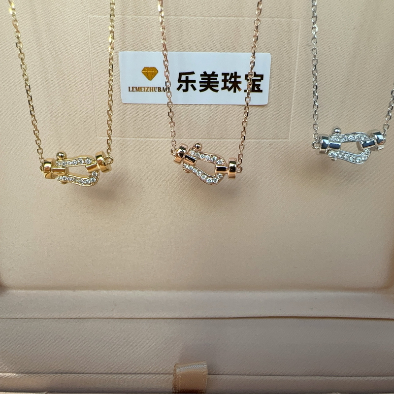 18K Gold Horseshoe Buckle Necklace Mini Clavicle Chain Fred Au750 Small Half-Diamond Diamond Pendant Necklace 18K Gold Horseshoe Buckle Necklace Mini Clavicle Chain Fred Au750 Small Half-Diamond Diamond Pendant Necklace