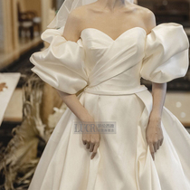 French wedding dress silk satin 2021 New temperament trailing simple Hepburn style retro word shoulder line Princess autumn and winter