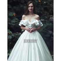 2021 New satin wedding dress shoulder temperament simple Hepburn big tail retro mask arm Forest dream Super fairy