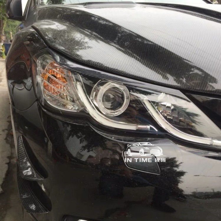 汽车的隐形战衣：碳纤维装饰防刮条的防护奥秘
