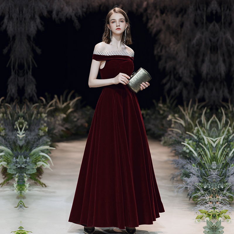 Evening dress for elementary school students, fitted