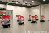 Xiaohong fan Chinese national folk dance grade examination grade II fan Eight-inch fan Jiaozhou dance fan with smooth bones