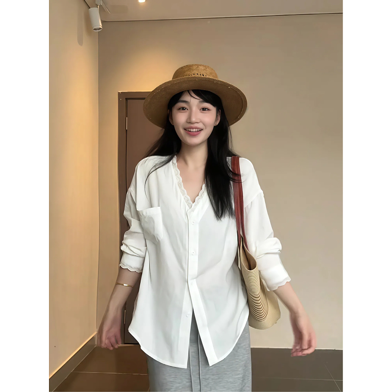 Plus-Size Designer Lace Patchwork V-Neck Long-Sleeve Shirt for Women, Summer Sun-Protective, Loose-Fitting, Slimming, Thin Jacket Top Plus-Size Designer Lace Patchwork V-Neck Long-Sleeve Shirt for Women, Summer Sun-Protective, Loose-Fitting, Slimming, Thin Jacket Top