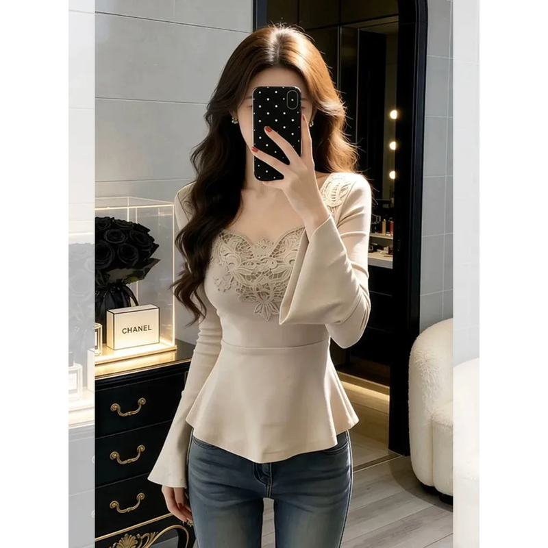 Plus Size Lace Patchwork Hollow-Out Bell Sleeve T-Shirt for Women, Autumn and Winter Ruffled Slim-Fit Waist-Cinching Base Shirt, Long-Sleeve Top