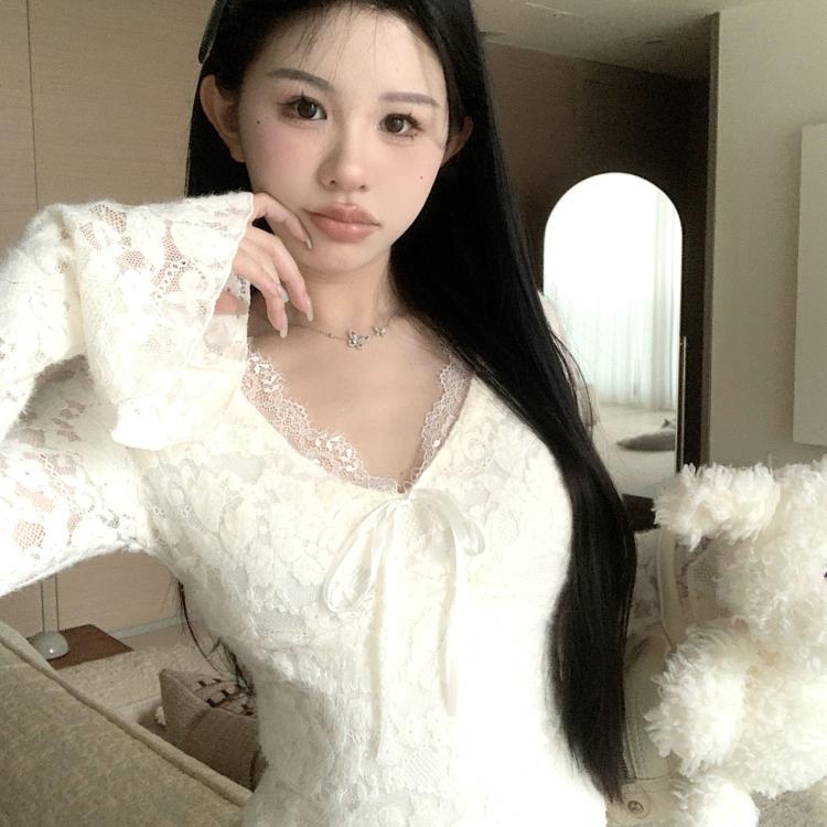 Plus-Size Sweet and Spicy Girl Style Autumn and Winter Brushed Lace Trim Patchwork V-Neck Slim-Fit Base Layer Fashion Top