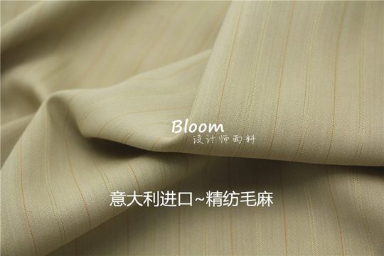 Dünner, gestreifter, beigefarbener, hellkhakifarbener Anzugstoff aus Leinen + Wolle und Leinen aus Kammwolle