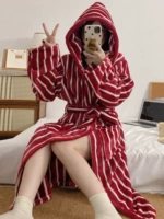 Бургундский полосатый капюшон