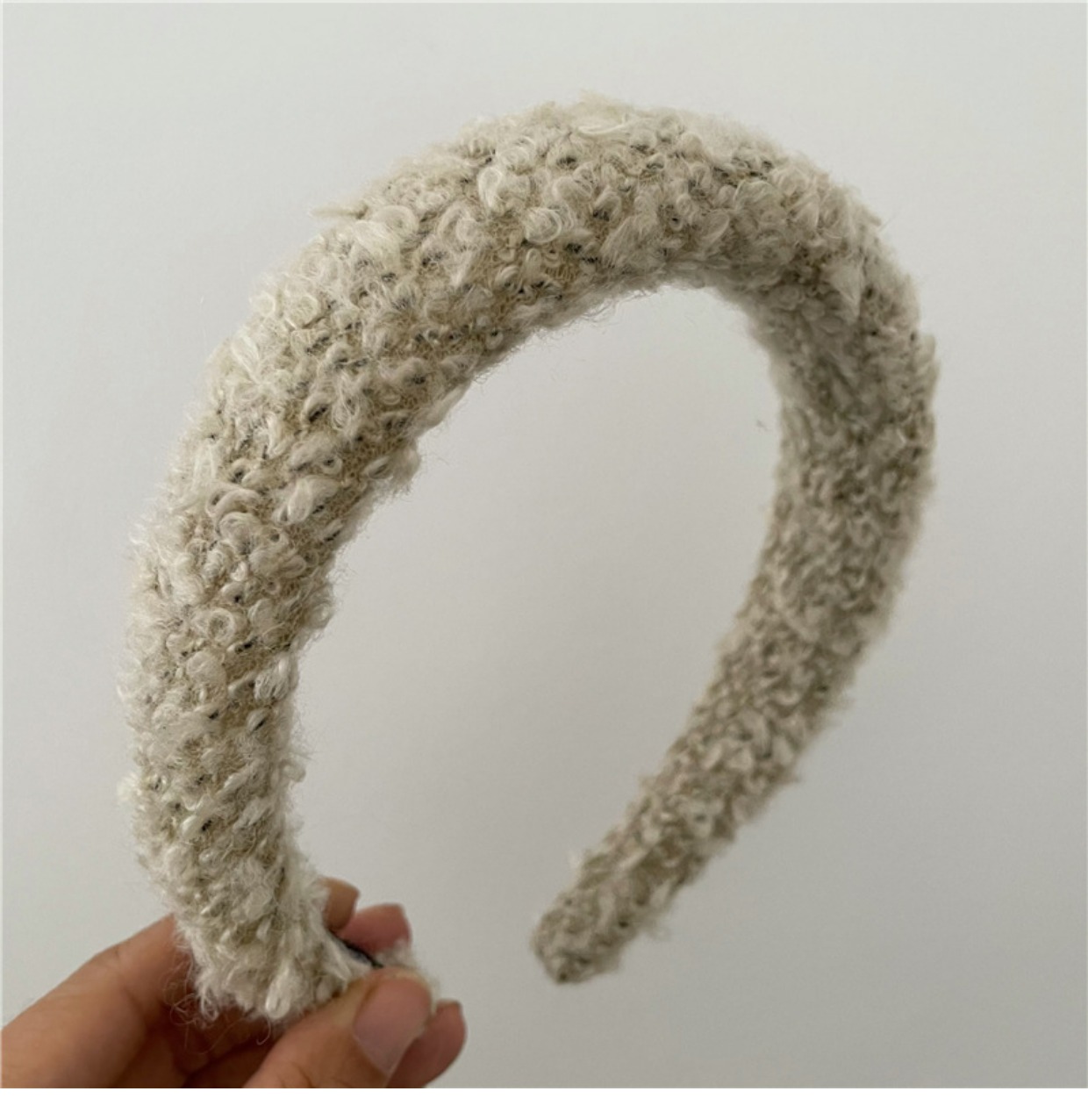 Women's Sweet Solid Color Plush Handmade Hair Band display picture 11