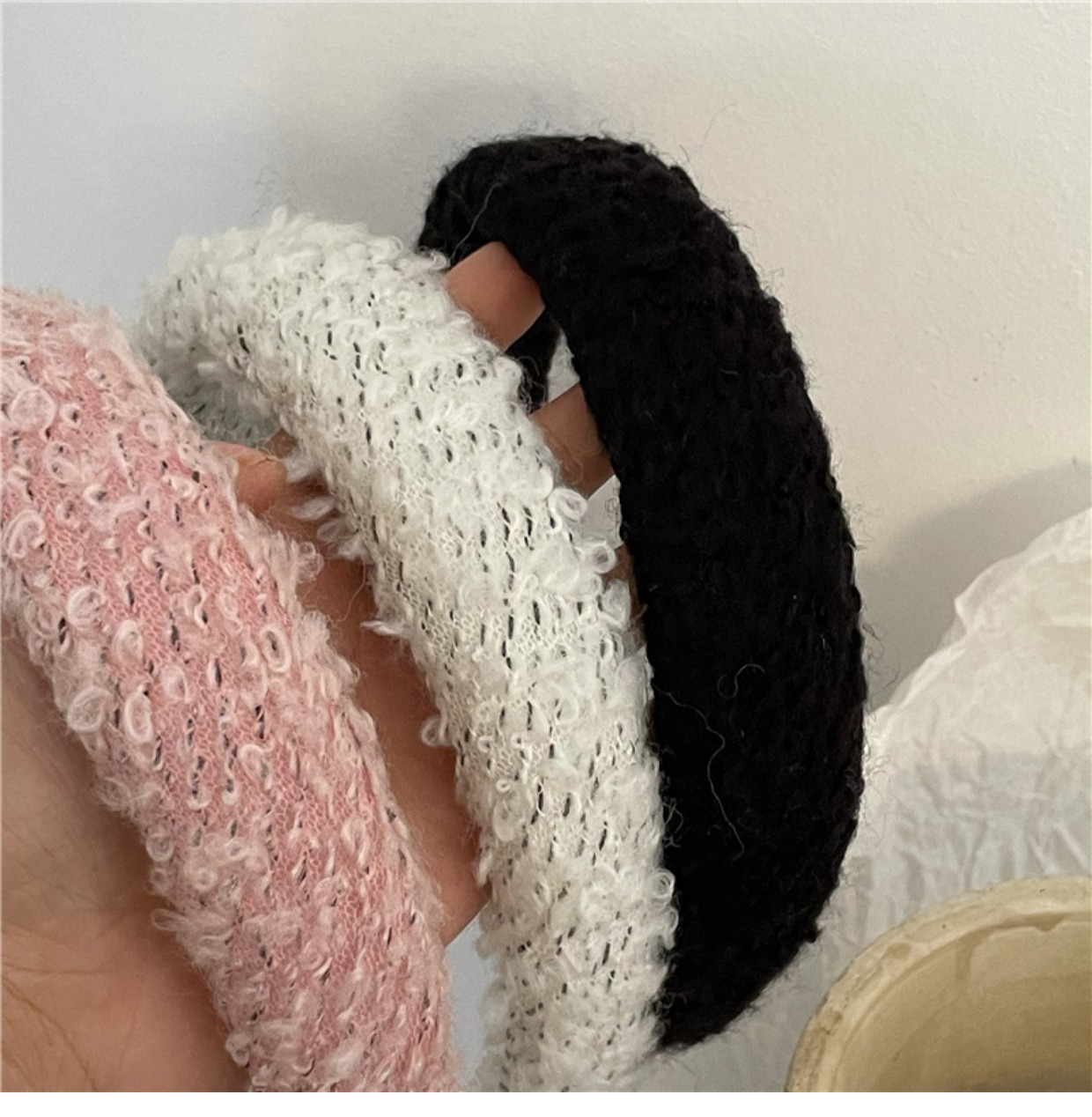 Women's Sweet Solid Color Plush Handmade Hair Band display picture 2