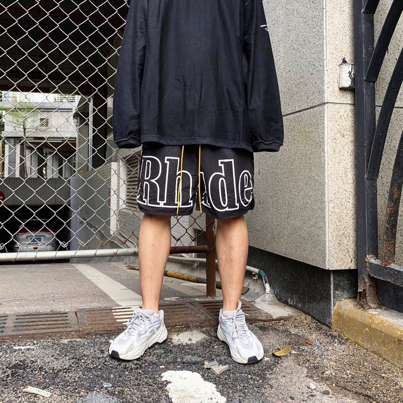 rhude in quần năm điểm lỏng lẻo không sương mù màu đỏ in quần siêu nóng hip-hop thể thao thương hiệu quần short nam - Quần short