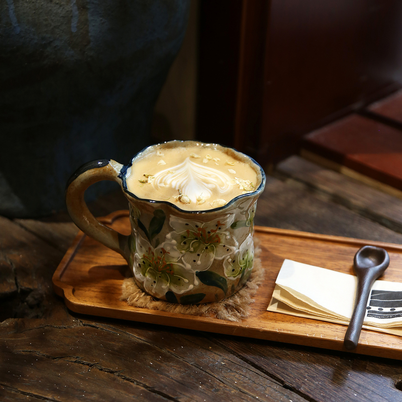 Hand-Painted Green Lily Coffee Cup Made of Clay, Jingdezhen Ceramic Tea Cup, Water Cup, Milk Cup, Underglaze Color, High-Temperature Porcelain
