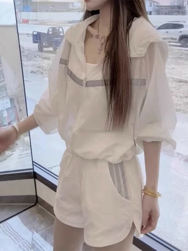 Extra Large Size 150kg White Hooded Sun Protection Clothing Set for Women, Summer Style, Plus-Size Fashionable Sports Shorts Two-Piece Set