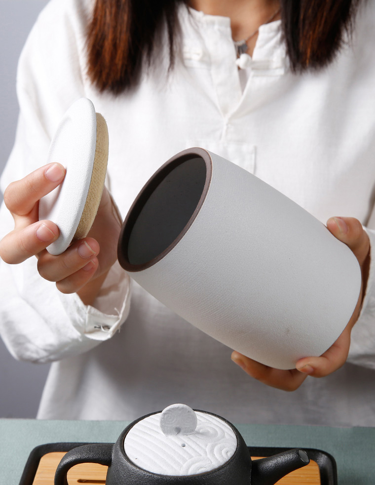 Coarse pottery caddy fixings ceramic portable sealed tank size general pu 'er tea packing box storage tanks