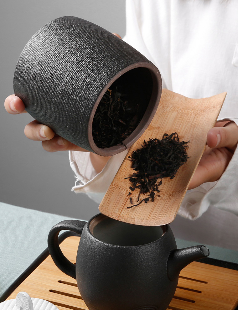 Coarse pottery caddy fixings ceramic portable sealed tank size general pu 'er tea packing box storage tanks