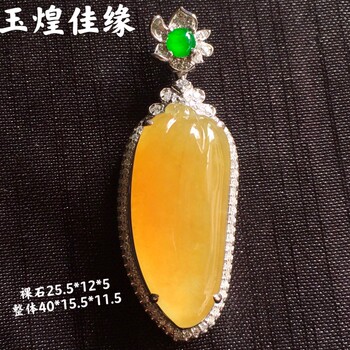 Natural jadeite fugua pendant 18k gold set with diamonds
