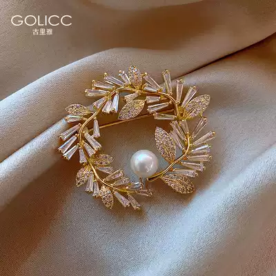 Leaf pearl brooch female high-grade silk towel buckle pin anti-light buckle summer 2021 New Tide decoration accessories