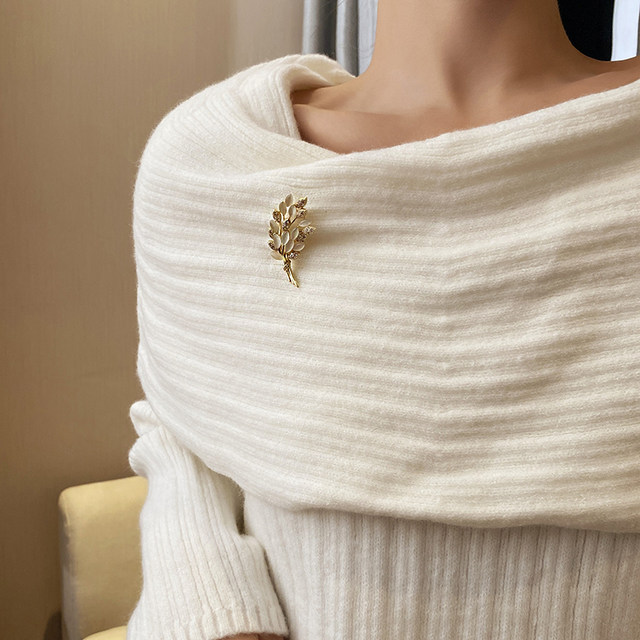 Wheat high-end brooch ຂອງແມ່ຍິງການອອກແບບ niche ສູງທີ່ສຸດຕ້ານການ exposure corsage pin buckle light luxury ເຄື່ອງນຸ່ງຫົ່ມອຸປະກອນເສີມ