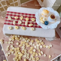 Super mini simulated food toy banana slices obliquely cut resin accessories hairpin mobile phone protective case pinch material DIY refrigerator magnet