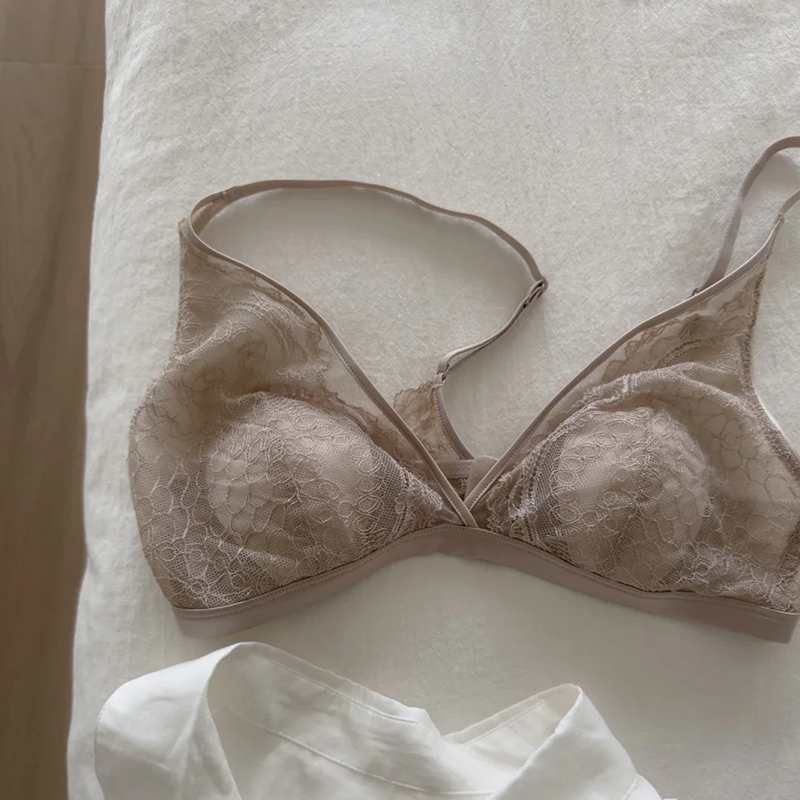【Lace Little Ears】Caring, Ultra-Thin, Slimming Lace Bunny Ears Mulberry Silk Breathable Underwear for Large Busts That Makes Them Appear Smaller
