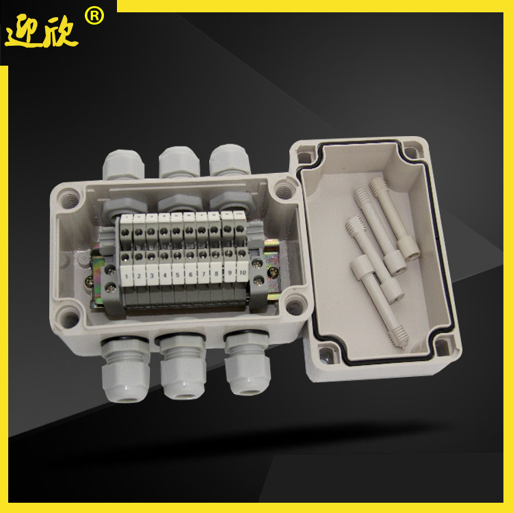 80*130*70 Outdoor Waterproof Junction Box Terminal Terminal Three UK2 5 square terminal