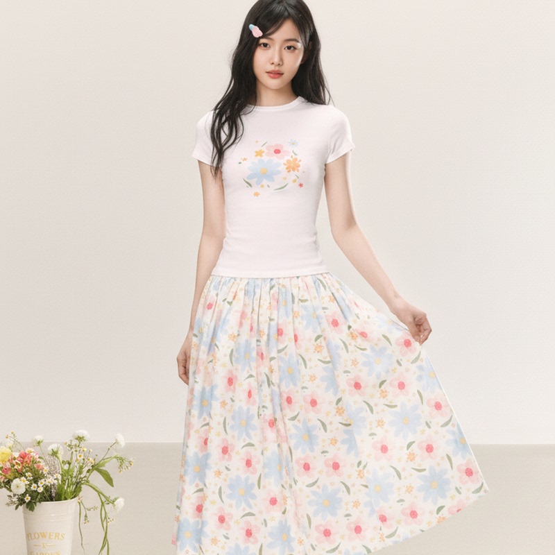 2026 Super Trendy Outfit: a Complete Set of White Printed Short-Sleeved T-Shirt Top and Floral Skirt Suit for Women in Summer