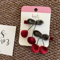 Заколка для волос из красной вишни