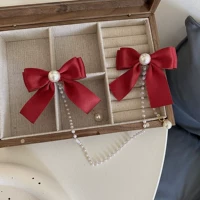 Кровавая красная жемчужная цепь [атлас]