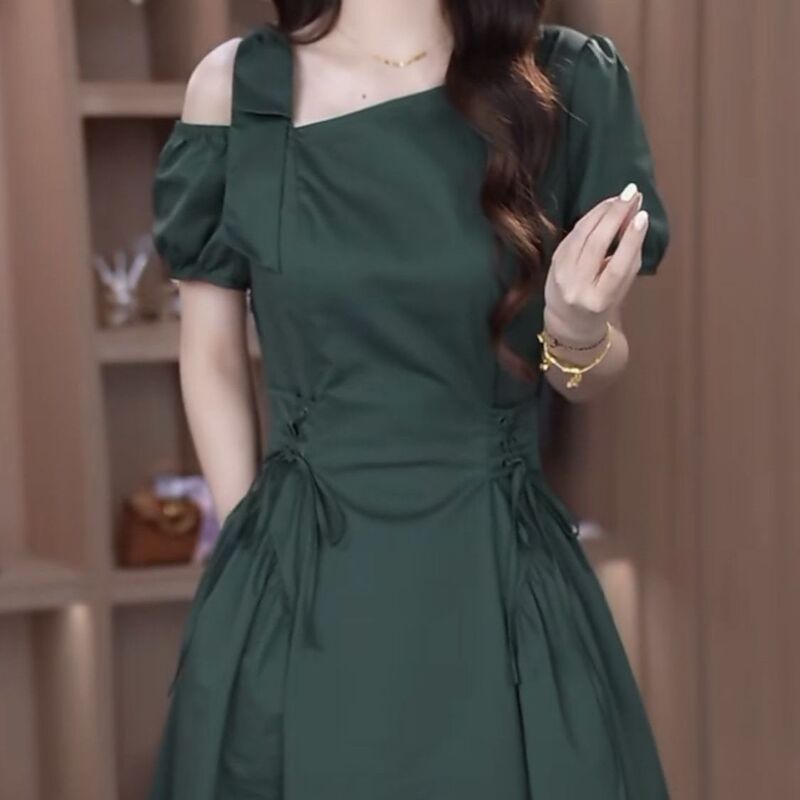 Elegant and Stylish One-Shoulder Dress, 2025 New Popular Fashion, Age-Reducing, Waist-Slimming, Slimming Dark Green Dress