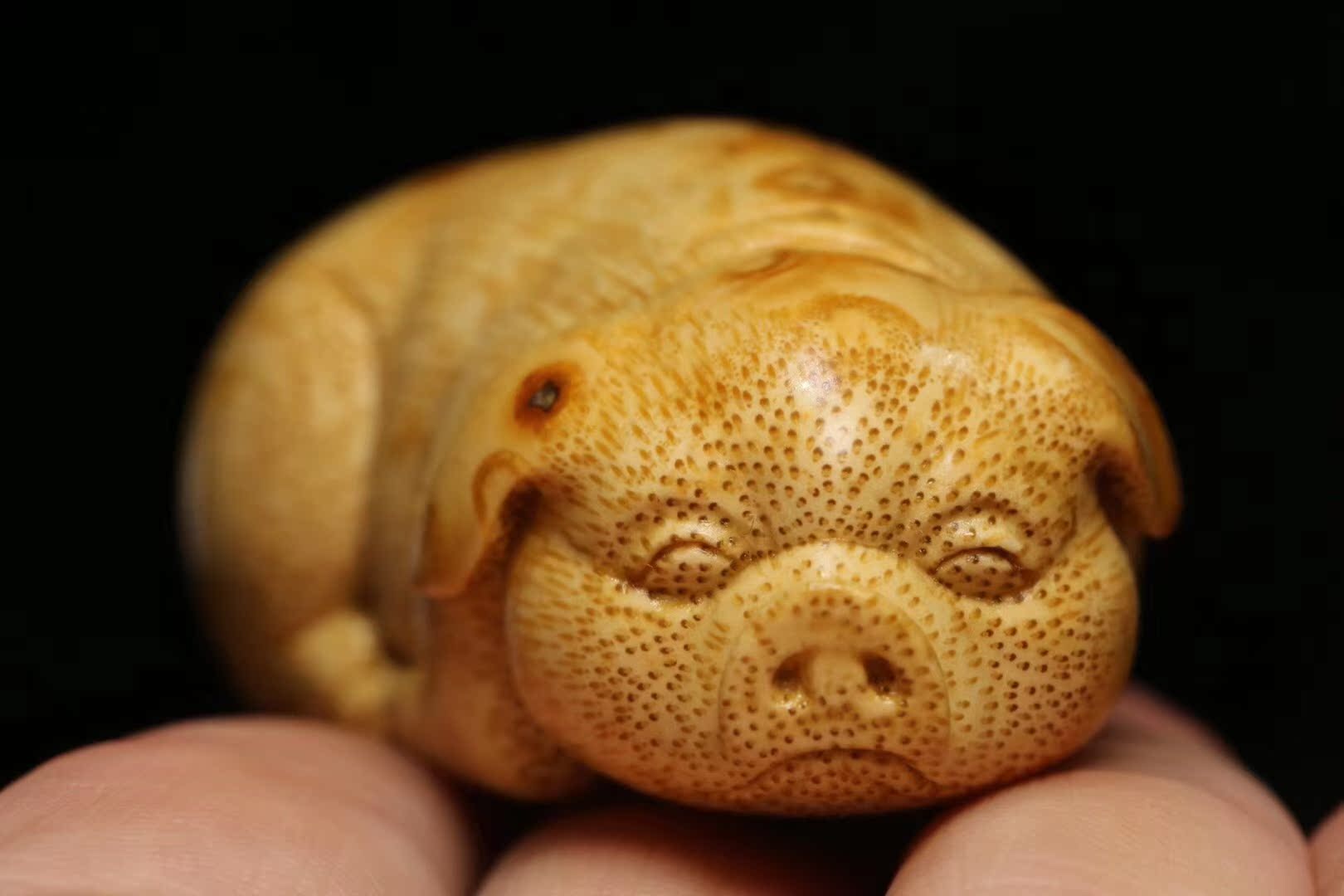 Naughty Zhutang Zhuo Bamboo Carved with the Pig Hands Pig Handle Pieces Boutique Animal Bamboo Root Carvings of Bitter Bamboo and Bamboo House Pendulum Pieces