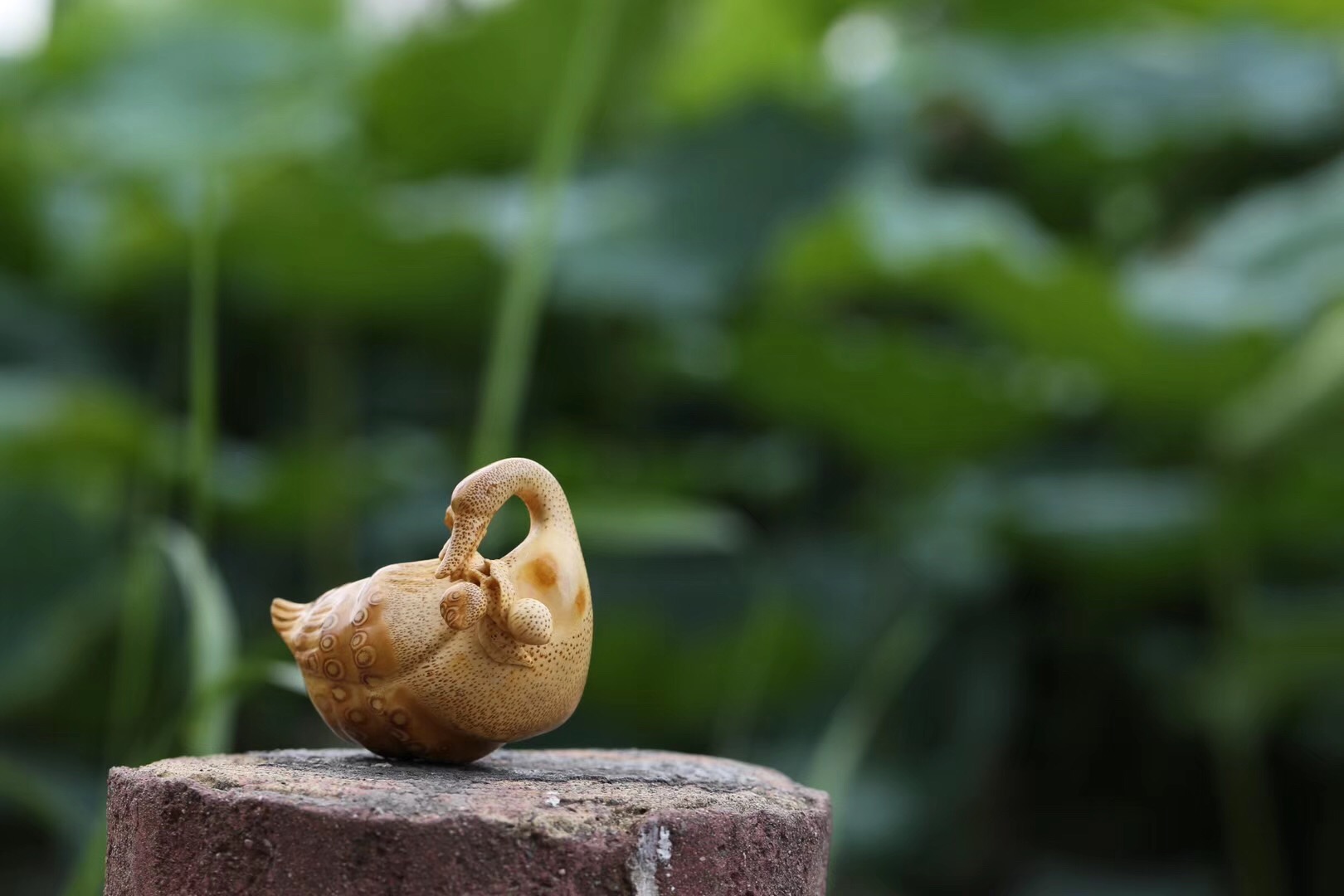 Stubborn bamboo hall bamboo carving swan boutique animal hand bamboo root carving handle piece famous Yang Guoqiang bitter bamboo study small ornament