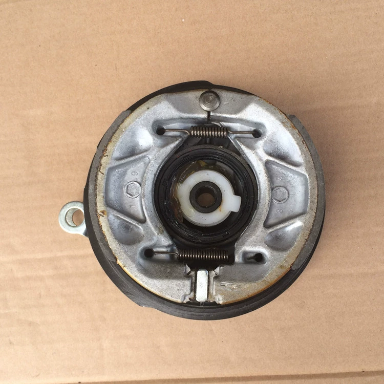 Phù hợp với cấu tạo của Yamaha YB125 Tianqi phanh trước tang trống che cổ với má phanh bàn đồng hồ răng đen - Pad phanh