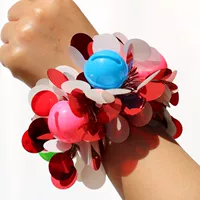 Промежность красной с белым колоколом