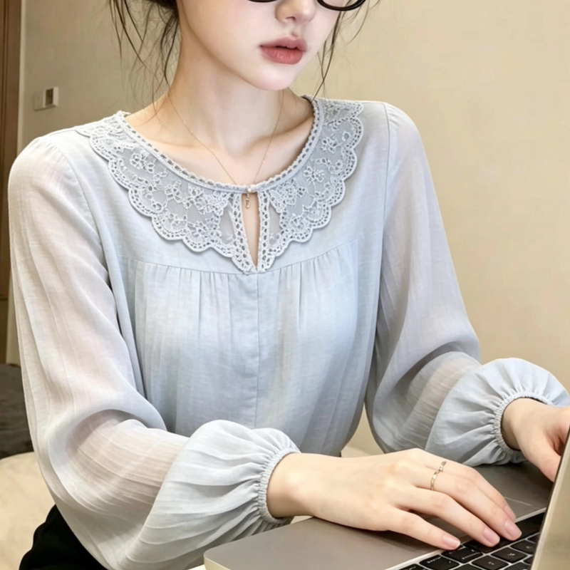 Early Autumn Light Luxury High-End Gray Lace Doll Collar Long-Sleeve Top for Layering or Wearing Alone, Fashionable and Age-Reducing Round-Neck Niche Top Early Autumn Light Luxury High-End Gray Lace Doll Collar Long-Sleeve Top for Layering or Wearing Alone, Fashionable and Age-Reducing Round-Neck Niche Top