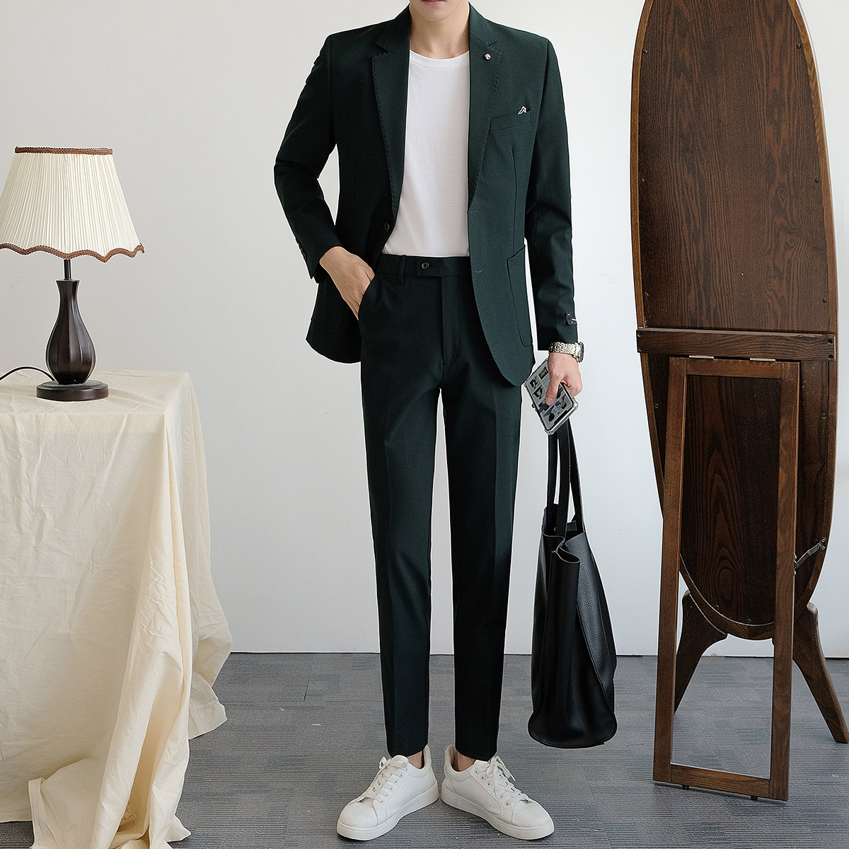 Fall Korean version Western-style suit male groom wedding gown to be fit and handsome and casual business is fitting for men with small suits 