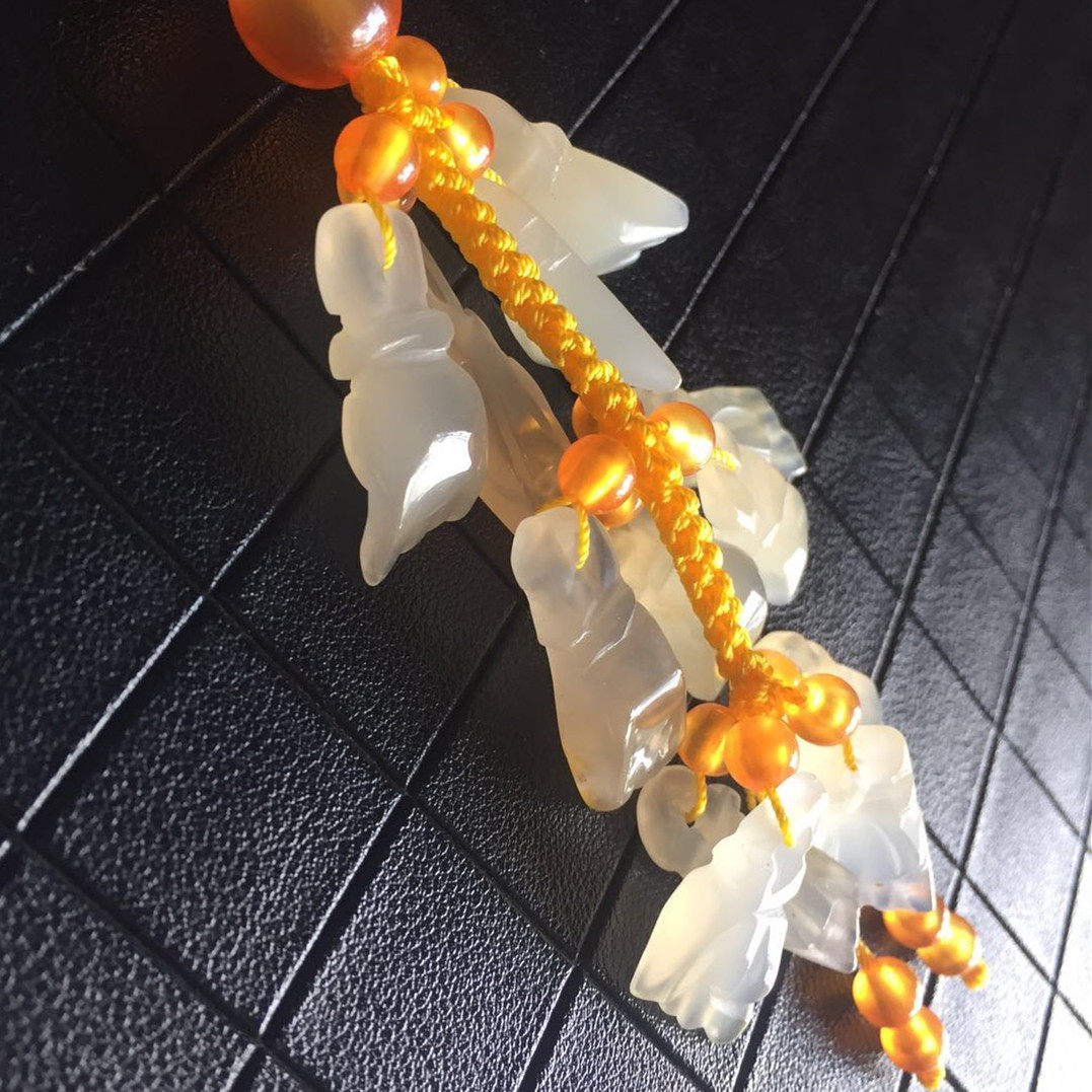 Pure natural jade Yunnan dragon mausoleum Huanglong Yuchi Yuchi Little pendant Sub-covered tractor-trailer hung