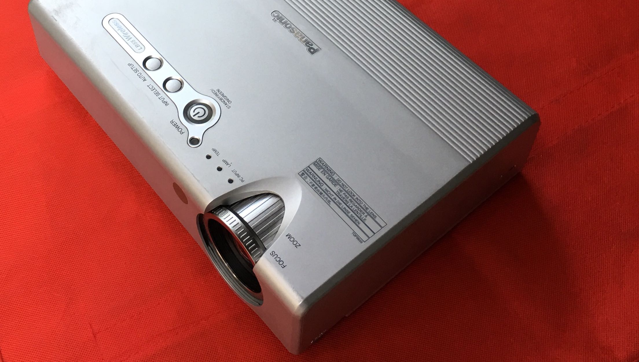 Máy chiếu Panasonic LB50 / LB55 Dạy tại nhà Máy chiếu đám cưới HD 720P - Máy chiếu giá máy chiếu mini