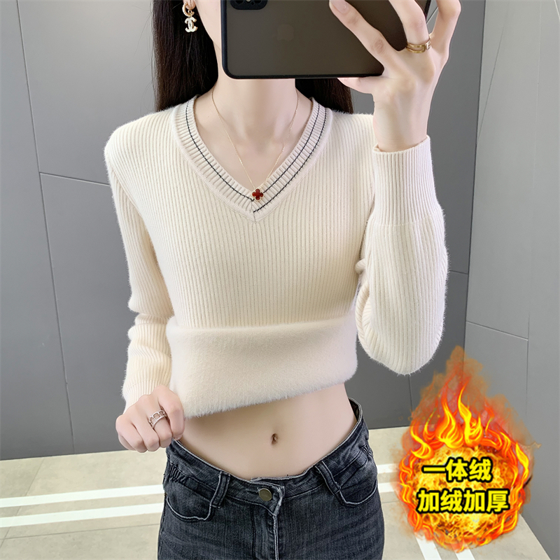 One-Piece Velvet V-Neck Fleece Sweater Base Layer for Women, New Autumn and Winter Thickened Warm Inner Wear, Slim-Fit Knit Top One-Piece Velvet V-Neck Fleece Sweater Base Layer for Women, New Autumn and Winter Thickened Warm Inner Wear, Slim-Fit Knit Top