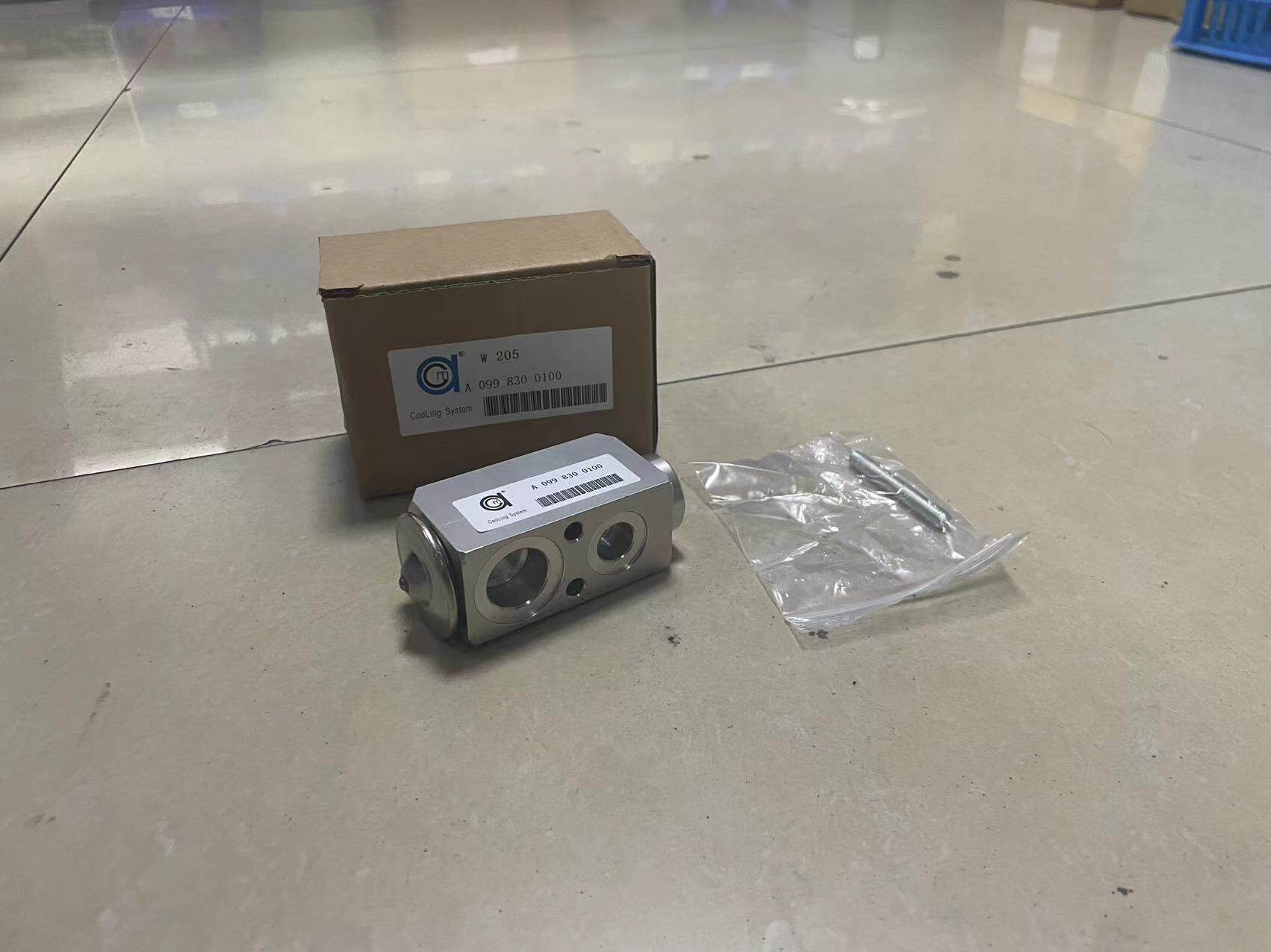товар из китая 适用奔驰c180 c200 e260 e300 glc260w205w213w253暖风水箱膨胀阀 MAHLE