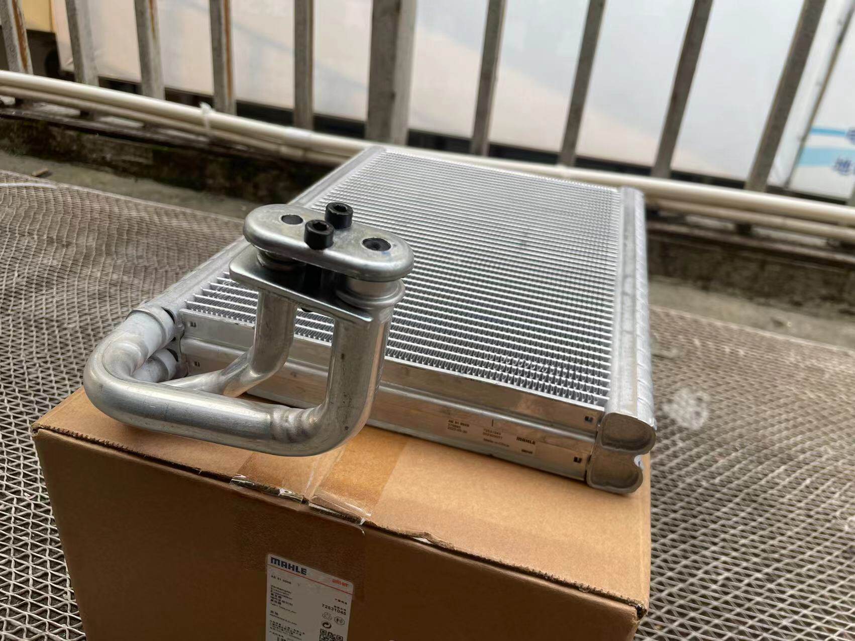товар из китая 适用奔驰w204w212e200e260c180c200c260glk空调蒸发器芯暖风水箱 MAHLE