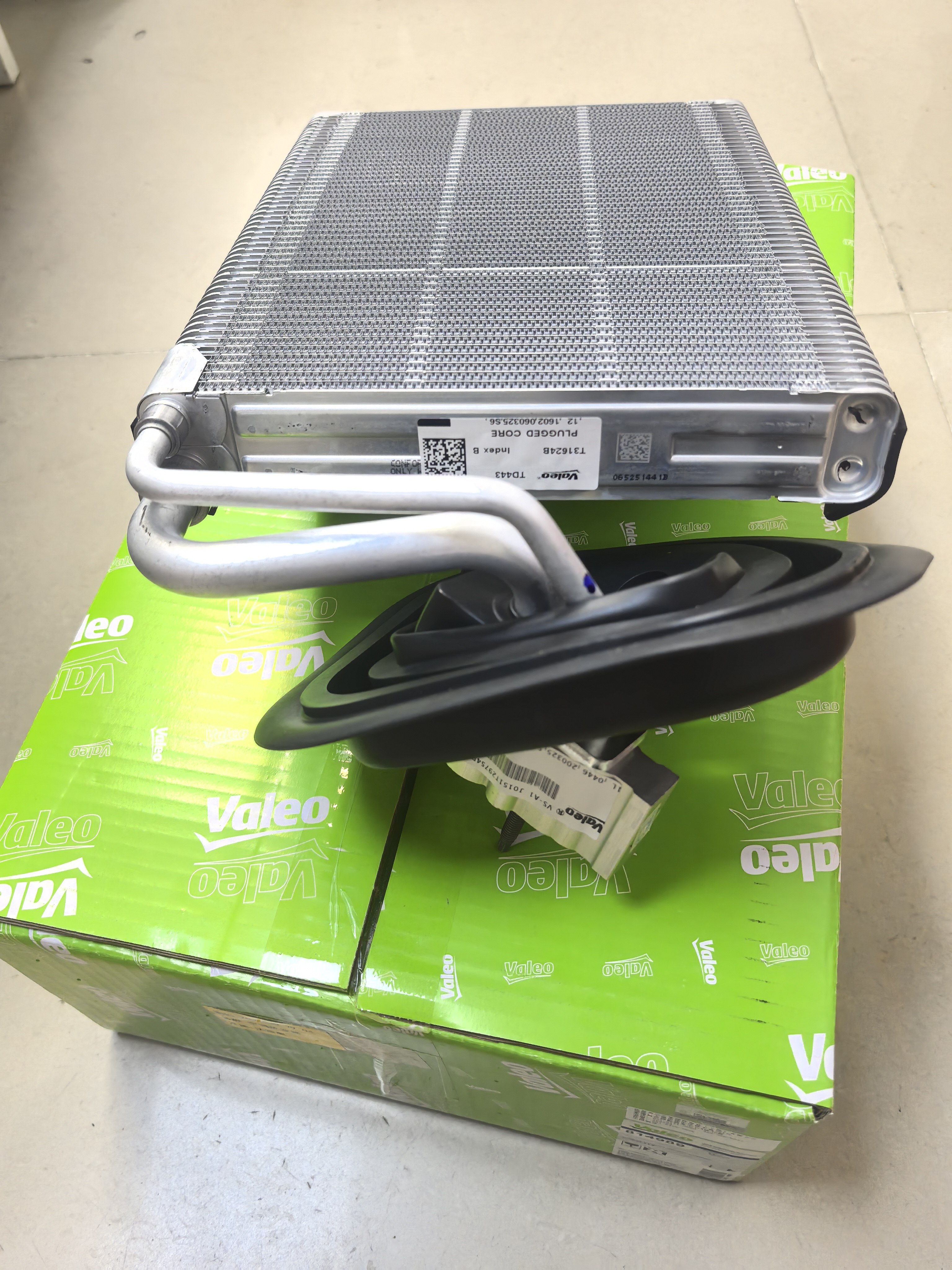 товар из китая 奔驰c200c300e260e300glc300g500gls260amggtw205w213蒸发器芯 Valeo