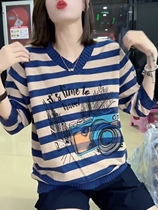 European station 2023 early autumn new V-neck three-quarter sleeve striped sweater womens printed letter loose and versatile top