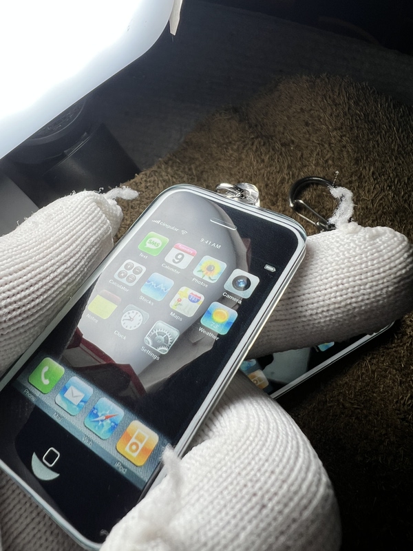 The Same Keychain Ornament as the First Generation Apple Product