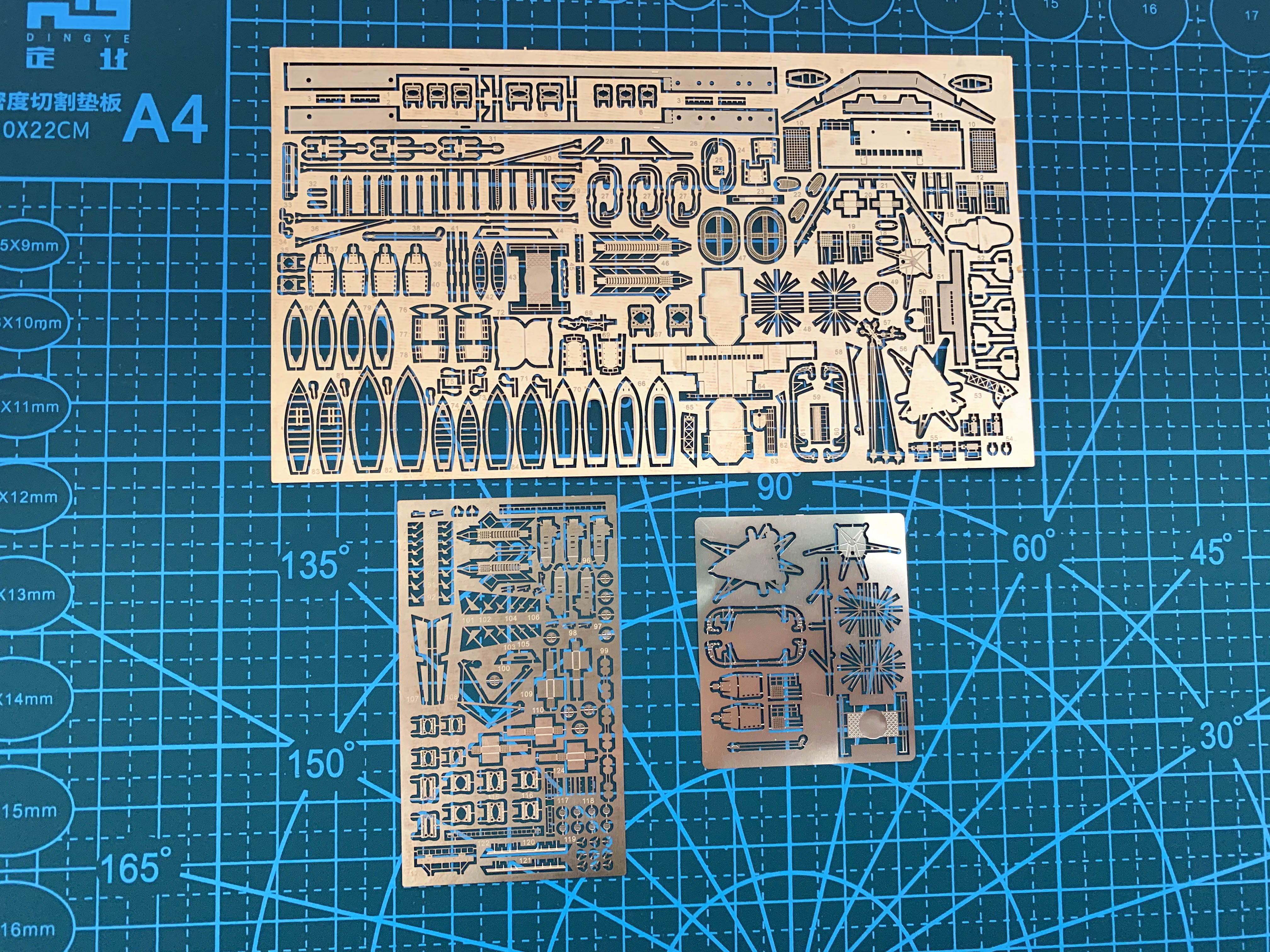 SS-Model 700141 1 700 World War II British Navy Hood Battle Cruiser