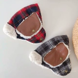 Демисезонная удерживающая тепло шапка с капюшоном