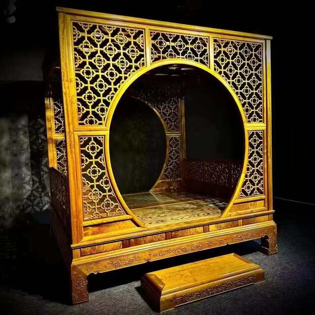 Golden Silk Nanmu Small-Leaf Zhennan Chinese-Style Carved Canopy Bed, Solid Wood Box-Type Classical Storage Double Wedding Bed, Custom-Made